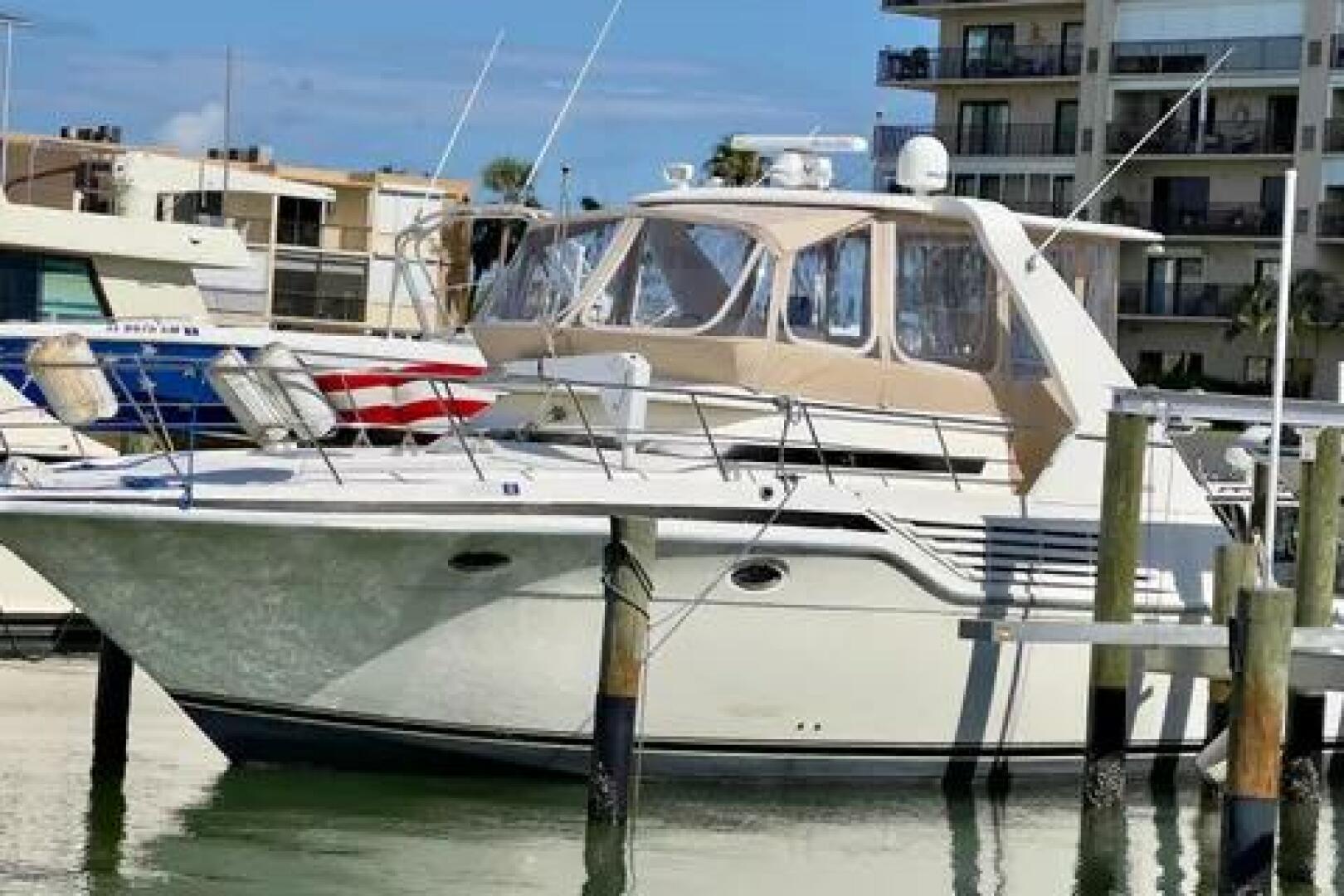 1996 Cruisers Yachts 4285 Express Bridge - Image 1