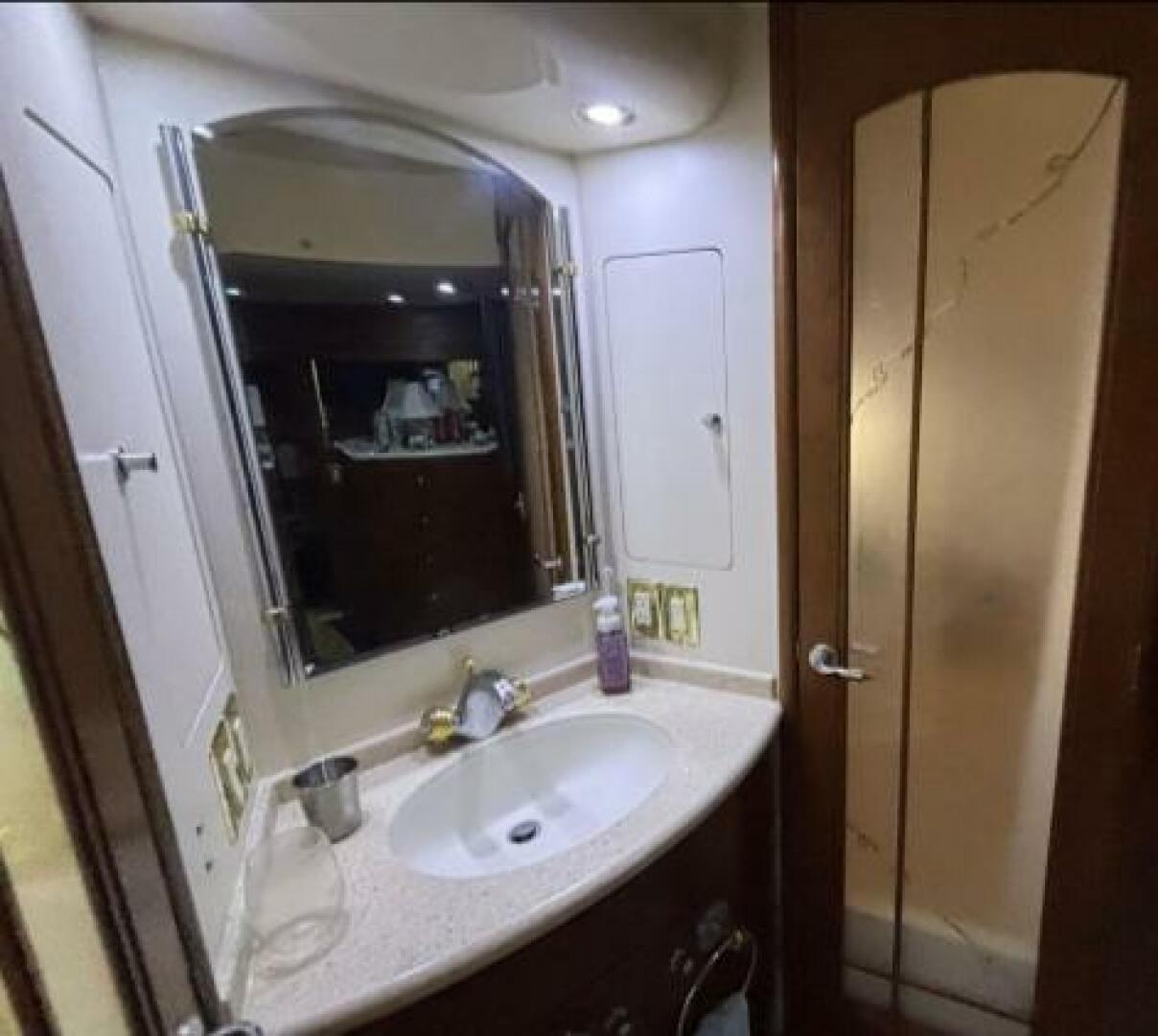 1998 Carver 530 Voyager - Image 35