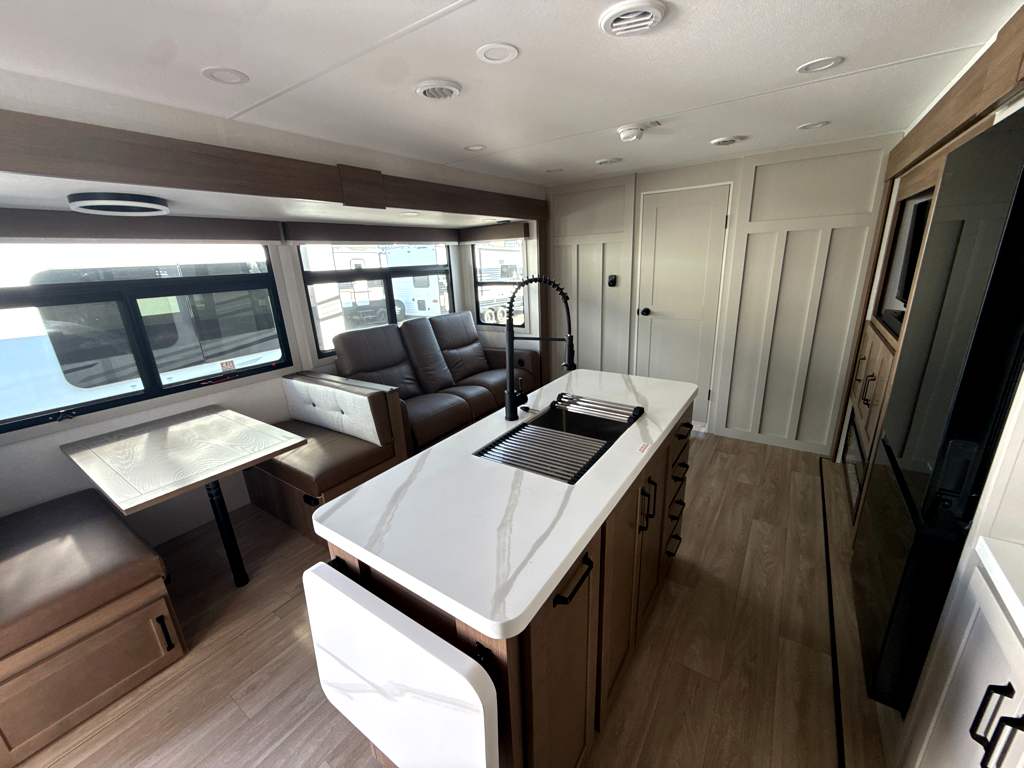 2027 VENTURE RV SPORTTREK 343VIB - Image 9