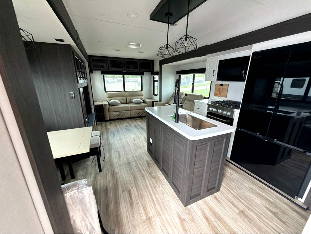 2027 VENTURE RV SPORTTREK 363VFR - Image 18