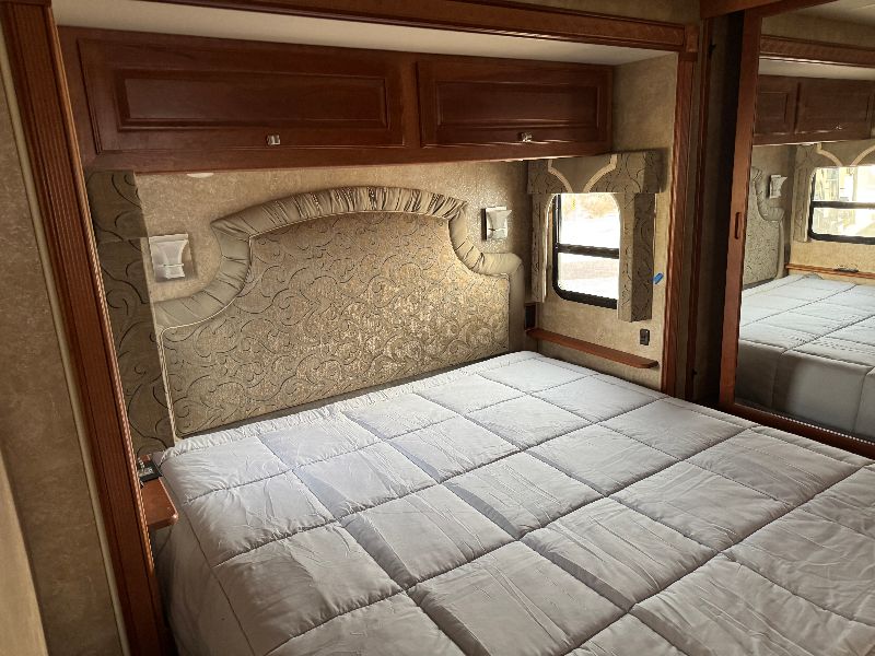 2015 Itasca Suncruiser 35P - Image 13