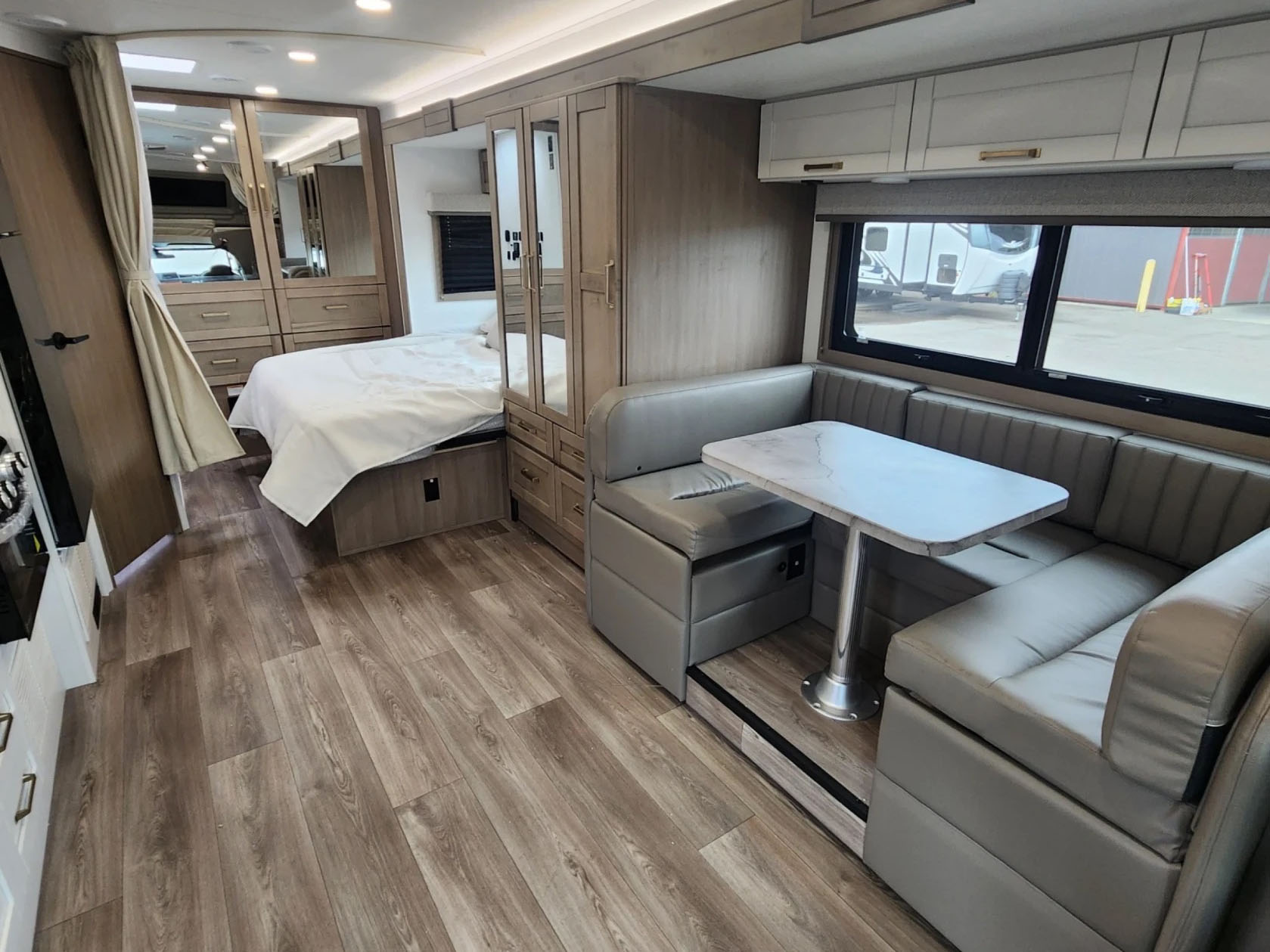 2027 ENTEGRA COACH ODYSSEY 24B - Image 13