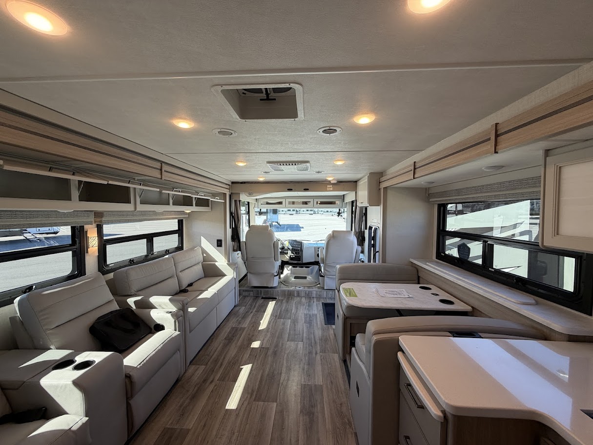 2027 THOR MOTOR COACH HURRICANE 36H - Image 42