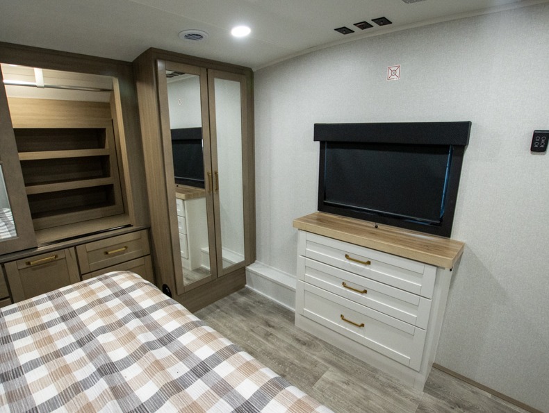 2026 Jayco Eagle 335LSTS - Image 25