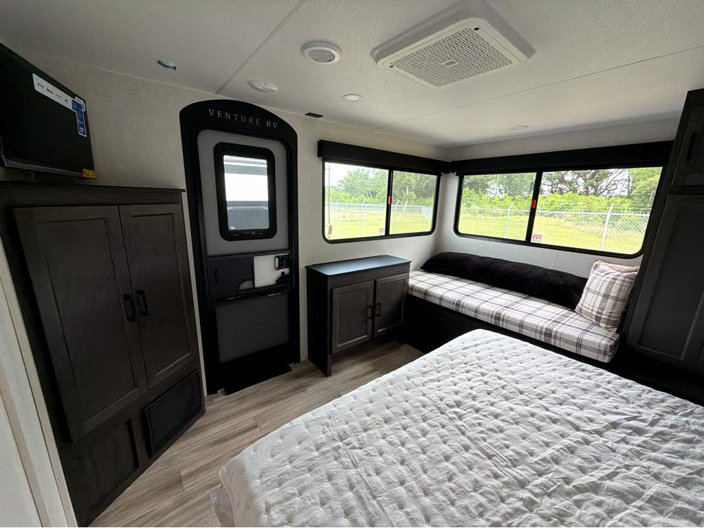 2026 VENTURE RV STRATUS 262VFK - Image 28