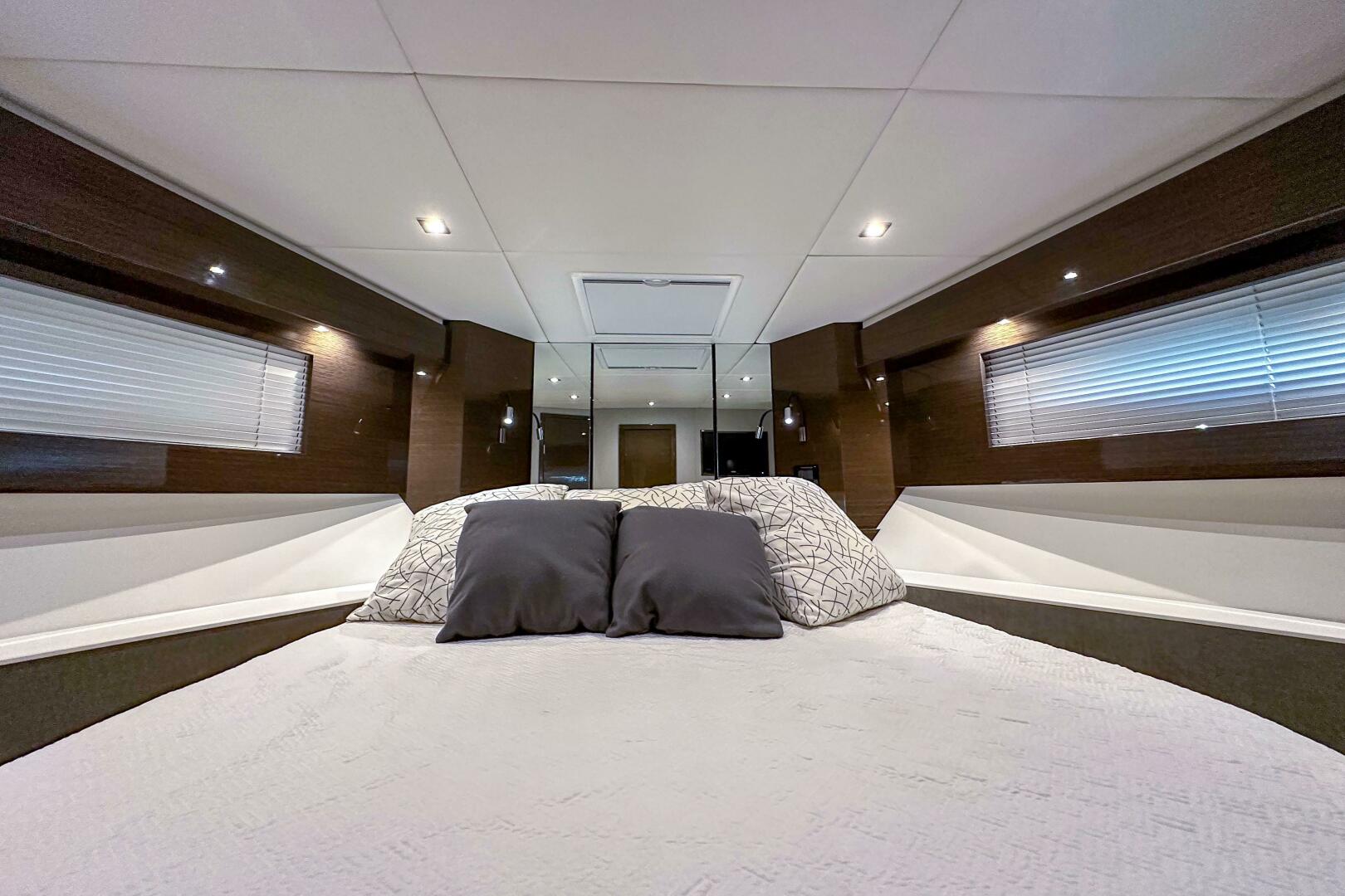 2019 Cruisers Yachts 50 Cantius - Image 30