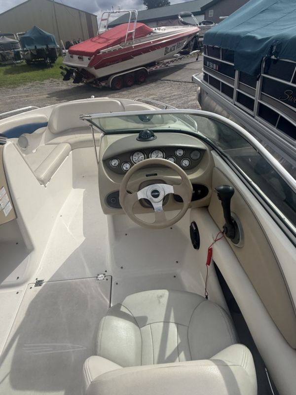 2003 Chaparral 210SS - Image 9