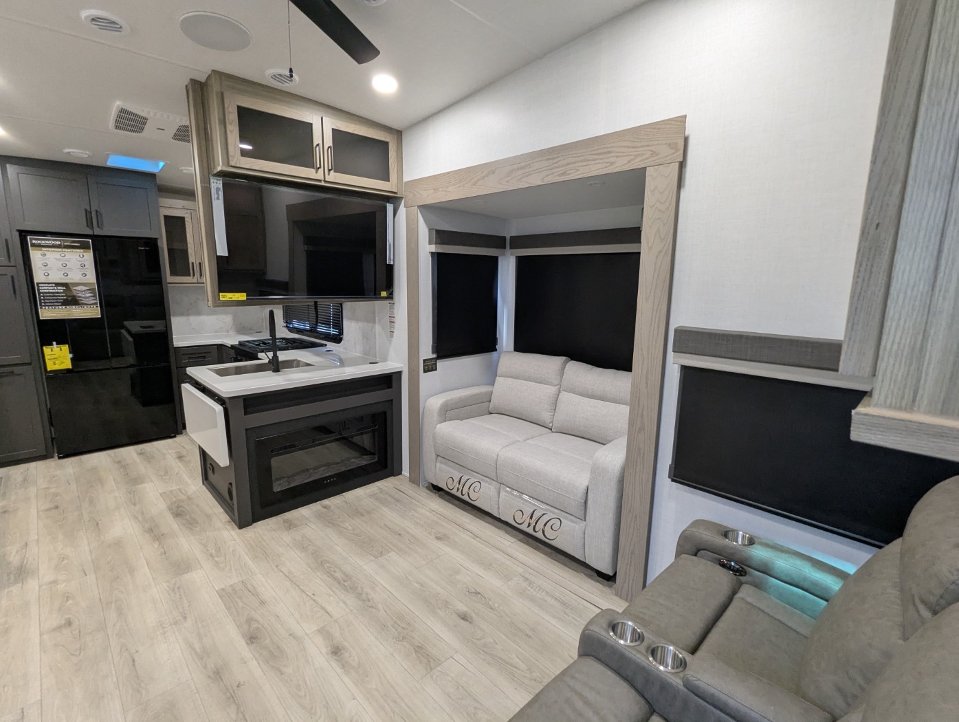 2026 Forest River Rockwood Signature R371RK - Image 16