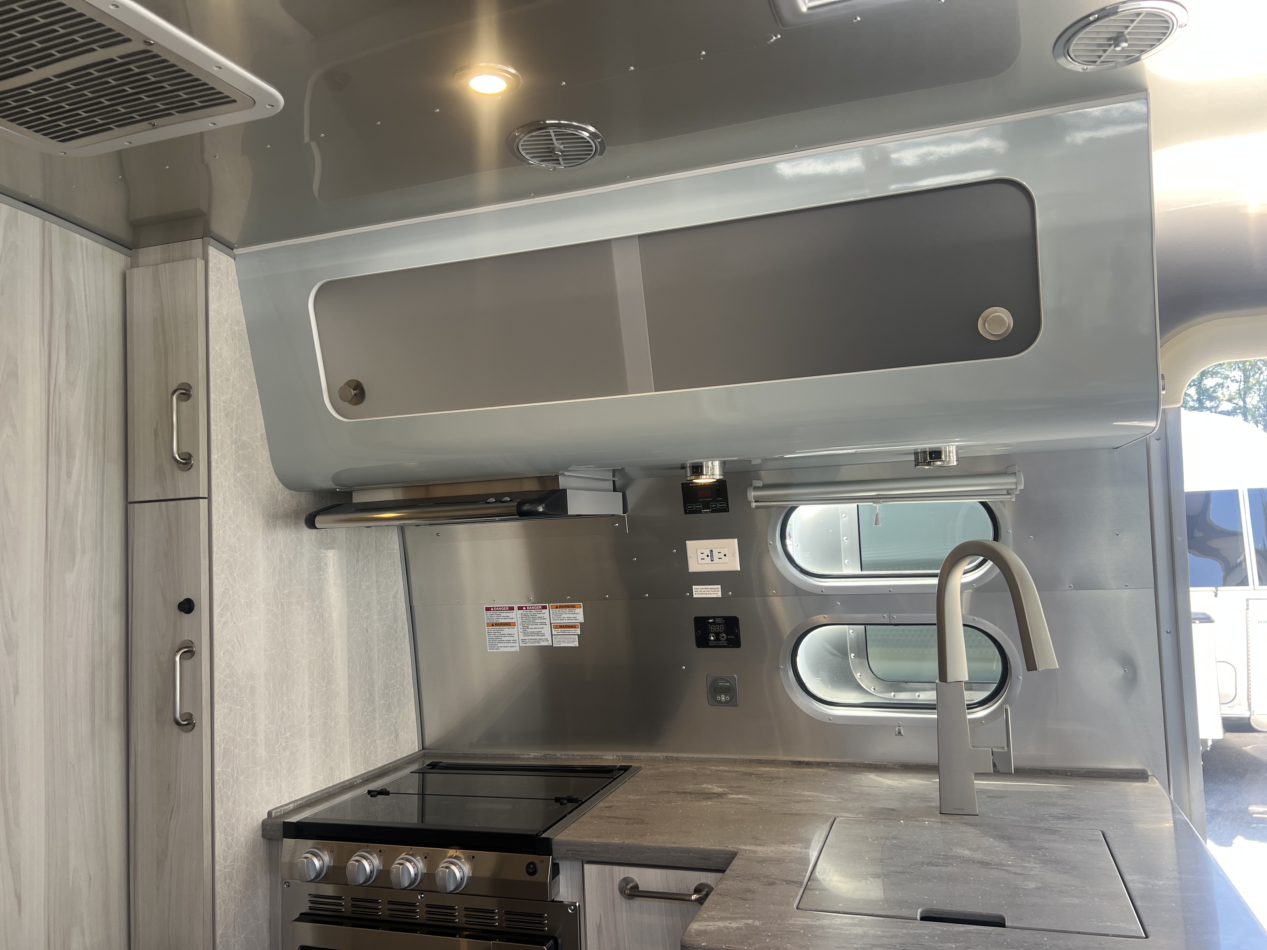 2026 Airstream International 25FB - Image 10