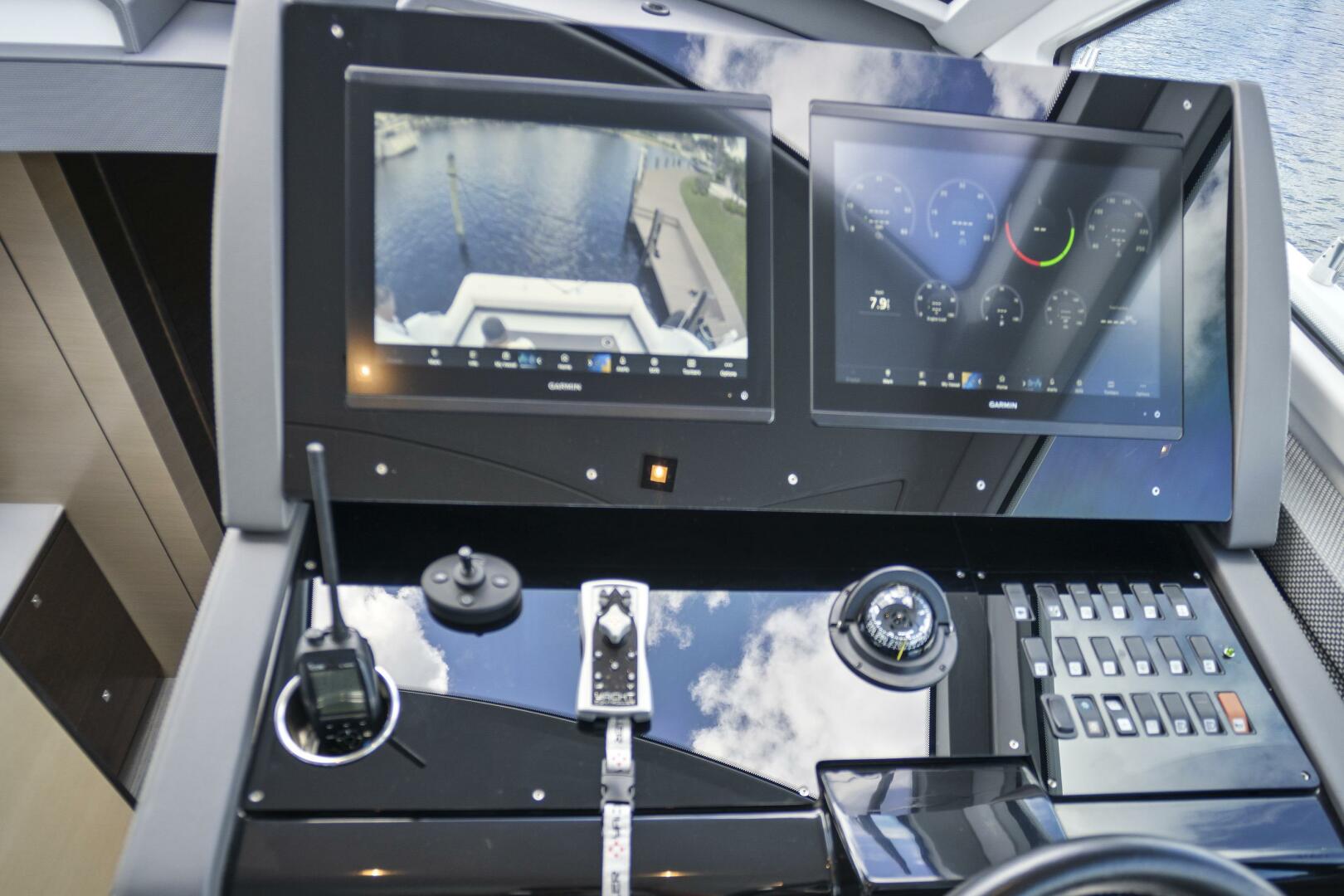 2019 Cruisers Yachts 54 Cantius - Image 29