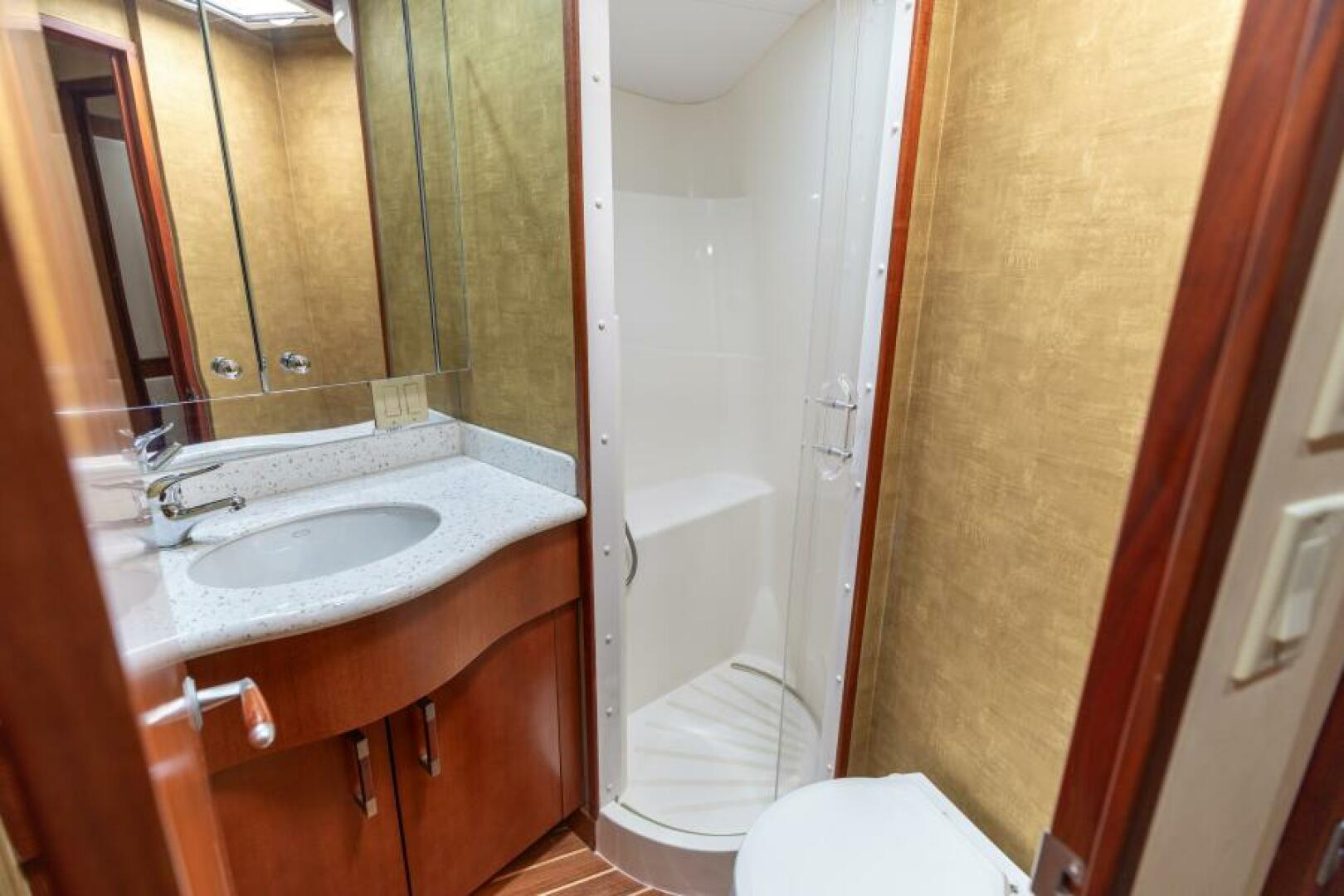 2008 Hatteras 60 Convertible - Image 16