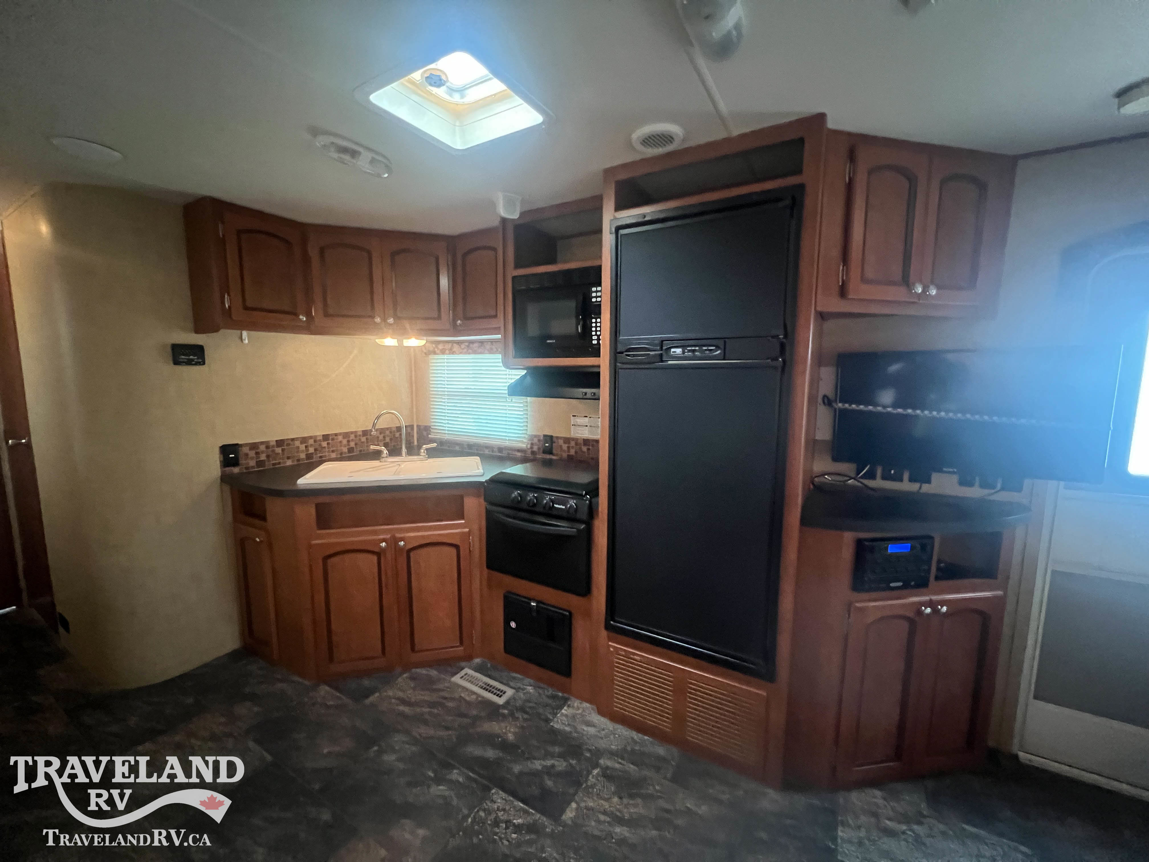 2013 COACHMEN SHASTA REVERE 27RLSS - Image 14