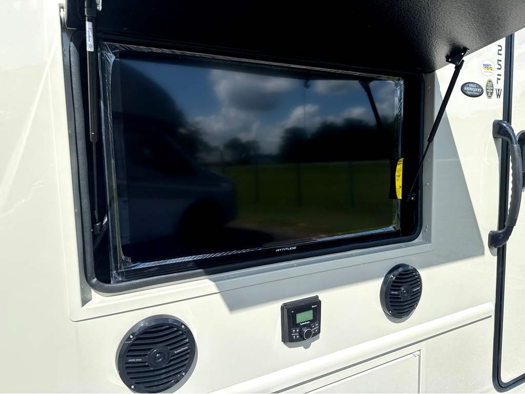 2027 Grand Design Lineage Series M 25FW - Image 10