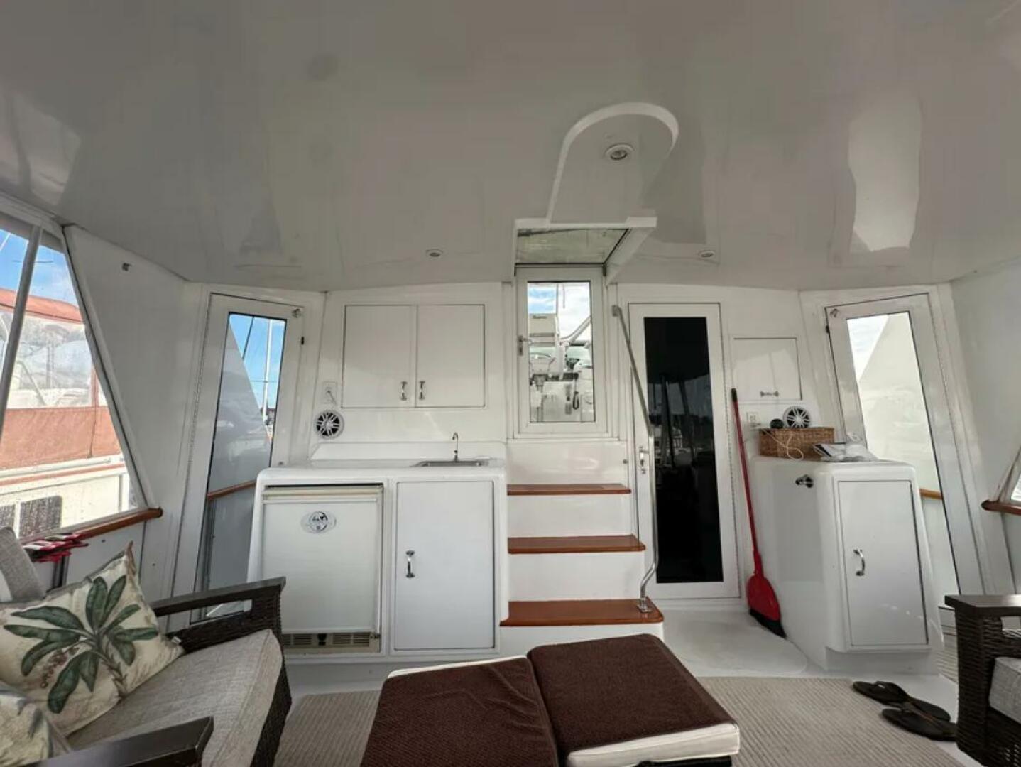 1994 Hatteras 48 Cockpit Motor Yacht - Image 11