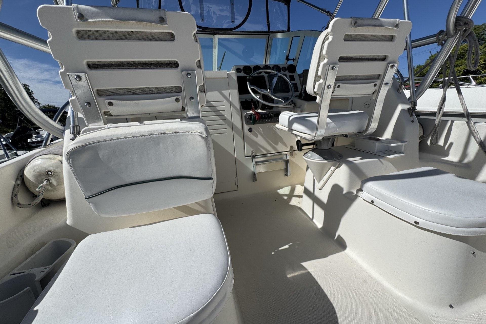 1999 Pursuit 2470 Walkaround - Image 12