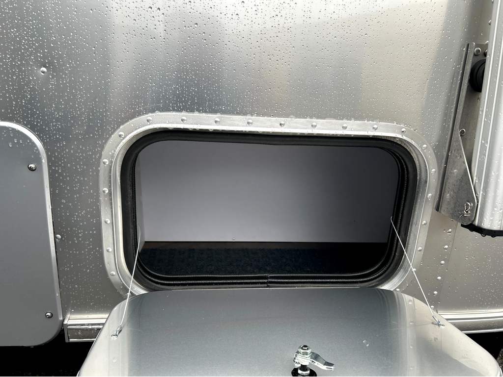 2027 Airstream International 25FB - Image 8