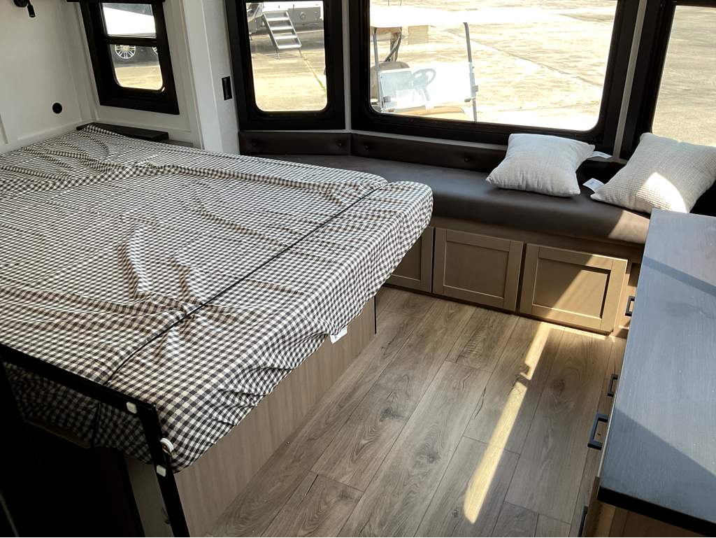 2026 JAYCO JAY FLIGHT BUNGALOW JAYLOFT - Image 10
