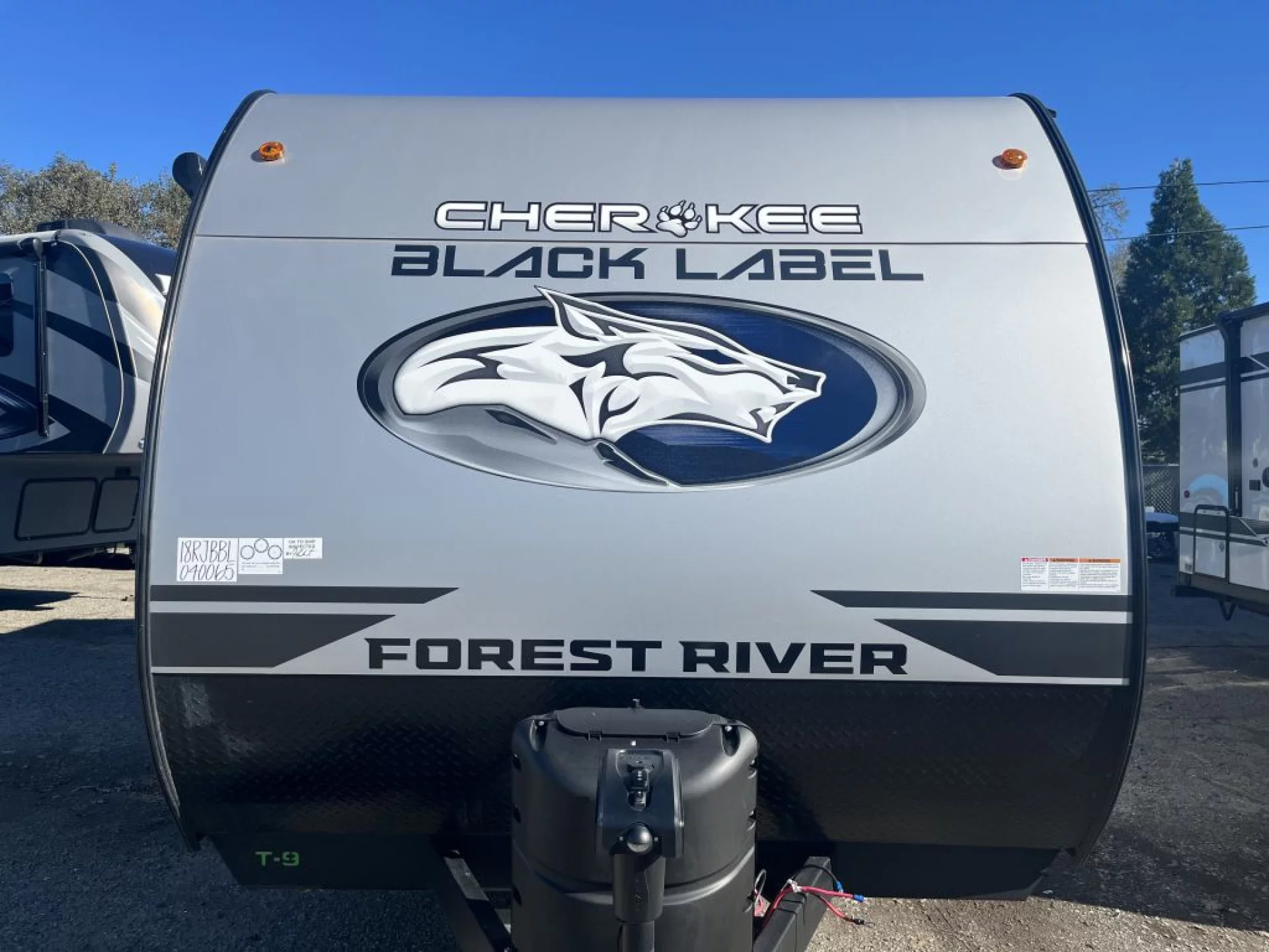 2026 FOREST RIVER CHEROKEE WOLF PUP 18RJBBLW BLACK LABEL - Image 1