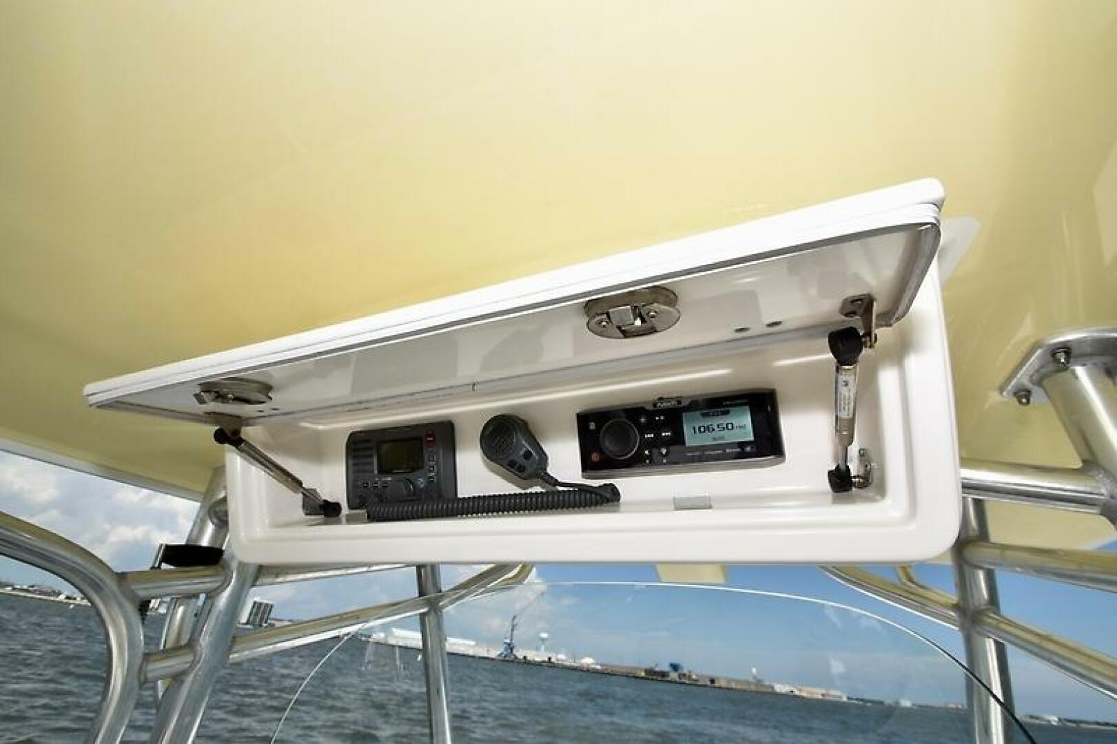 2013 Regulator 28 FS w/SeaKeeper Ride - Image 8