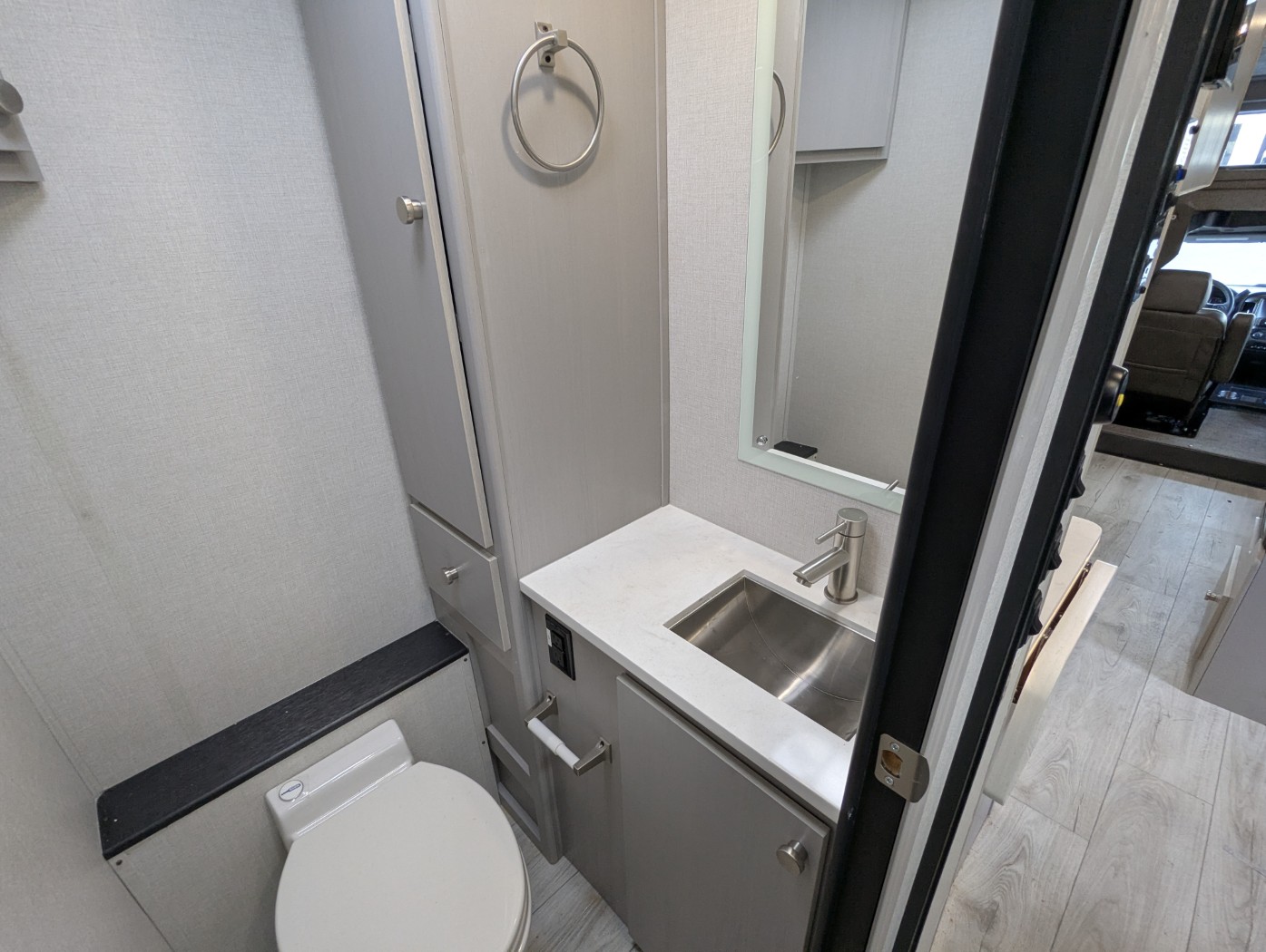 2026 Coachmen Entourage 330DS - Image 26