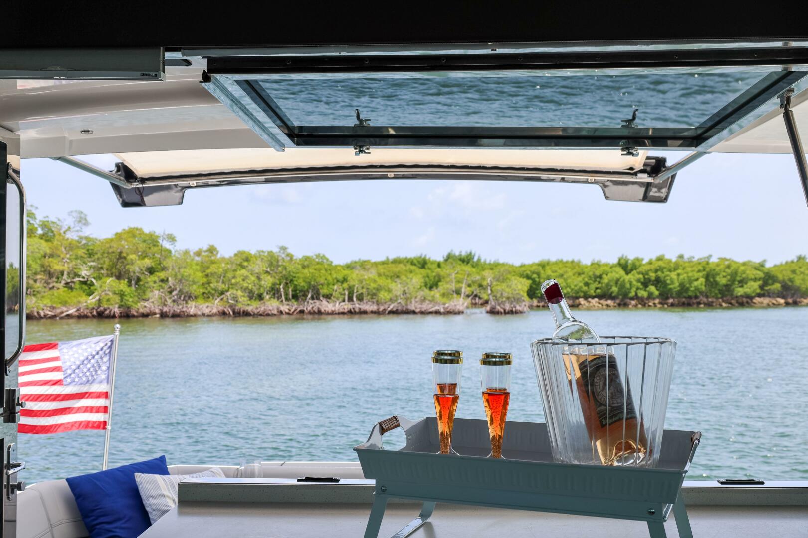2014 Cruisers Yachts 45 Cantius - Image 31