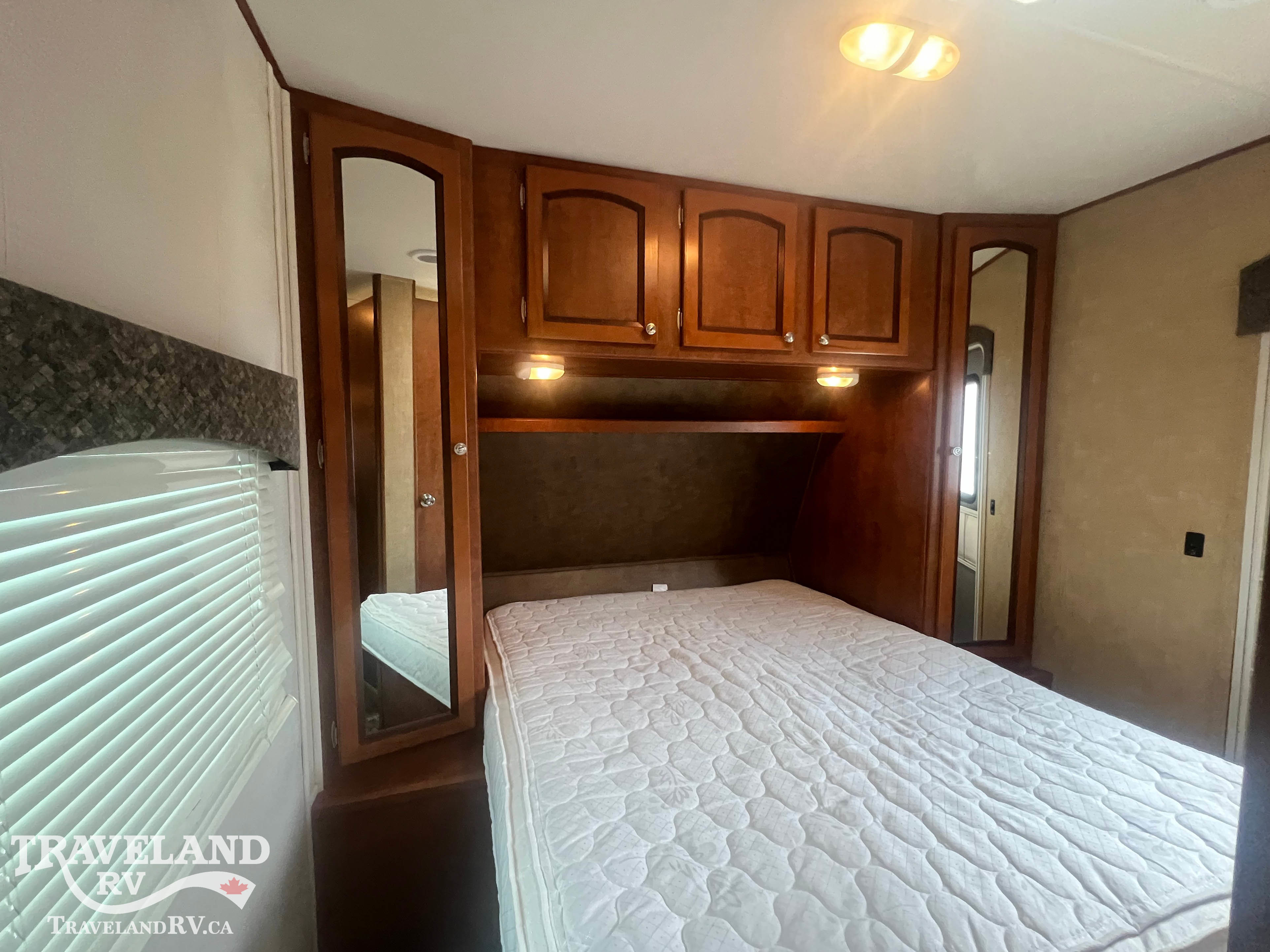 2013 COACHMEN SHASTA REVERE 27RLSS - Image 21
