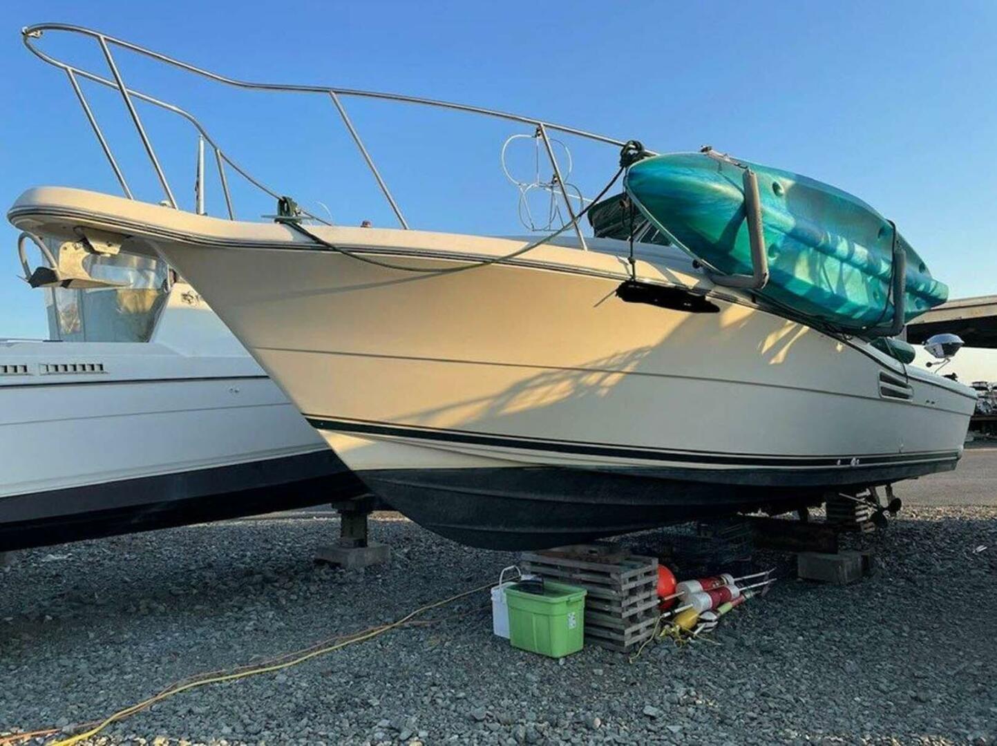 1998 Pursuit 3000 Express - Image 15