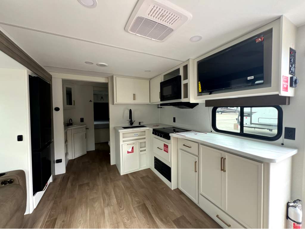 2027 GRAND DESIGN TRANSCEND 245RLT - Image 11