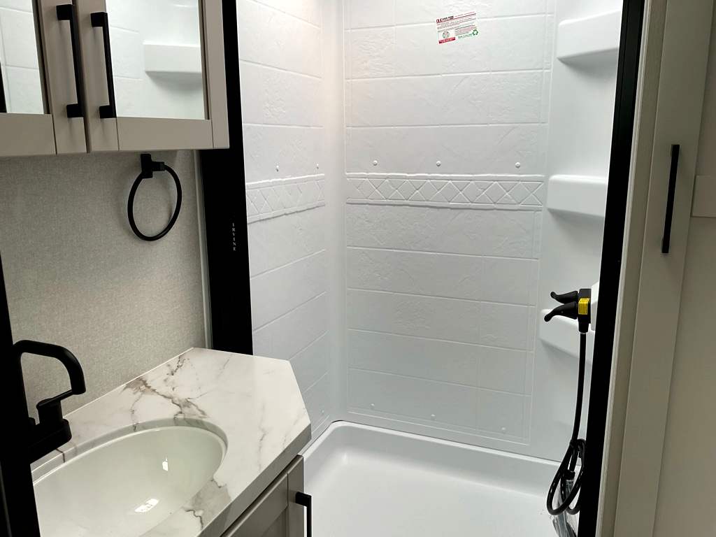 2026 JAYCO Jay Feather 29 QBH - Image 29