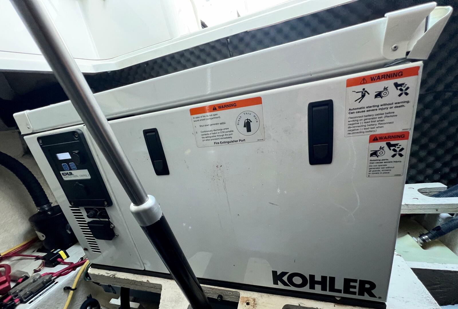 2012 Bayliner 335 - Image 17