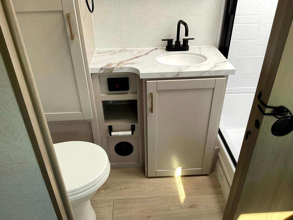 2027 JAYCO Jay Feather 21MML - Image 23