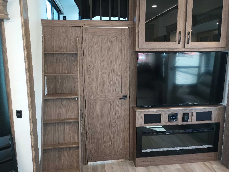 2024 Alliance RV Paradigm 395DS - Image 10