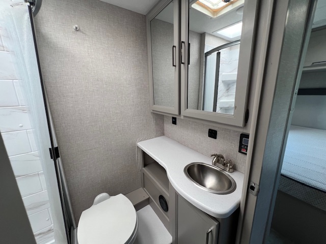 2025 Thor Motor Coach Quantum LC28 - Image 28