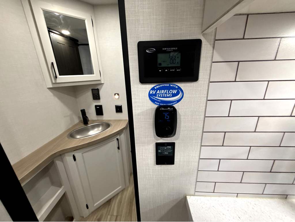 2027 VENTURE RV SPORTTREK STINGER 232VRL - Image 20