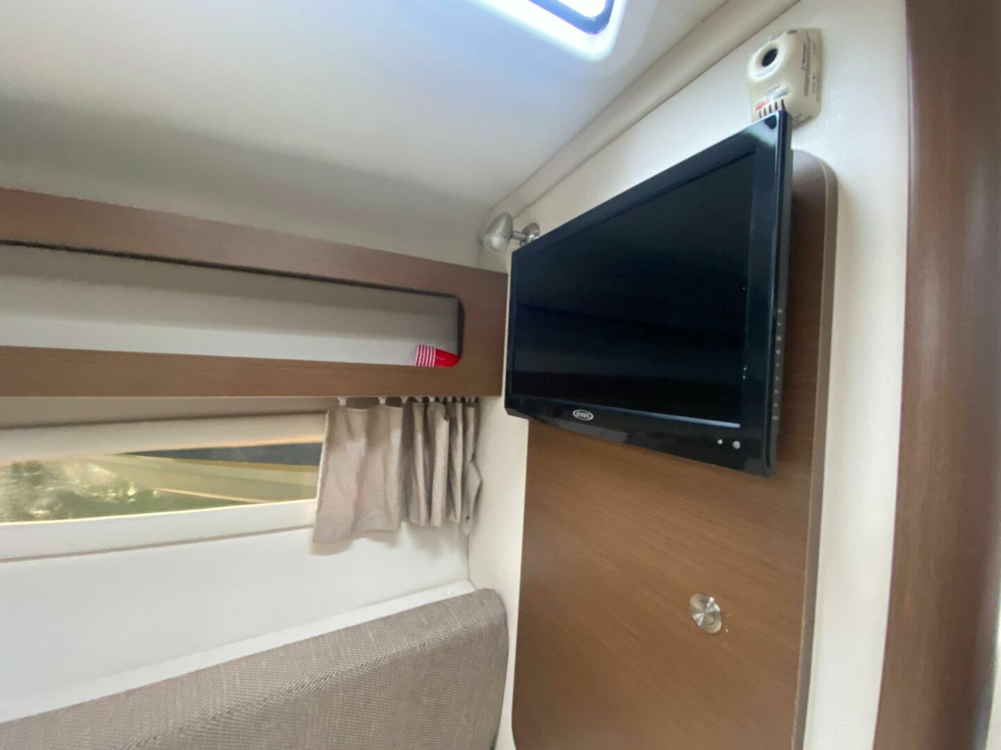 2018 Sea Ray 260 Sundancer - Image 14
