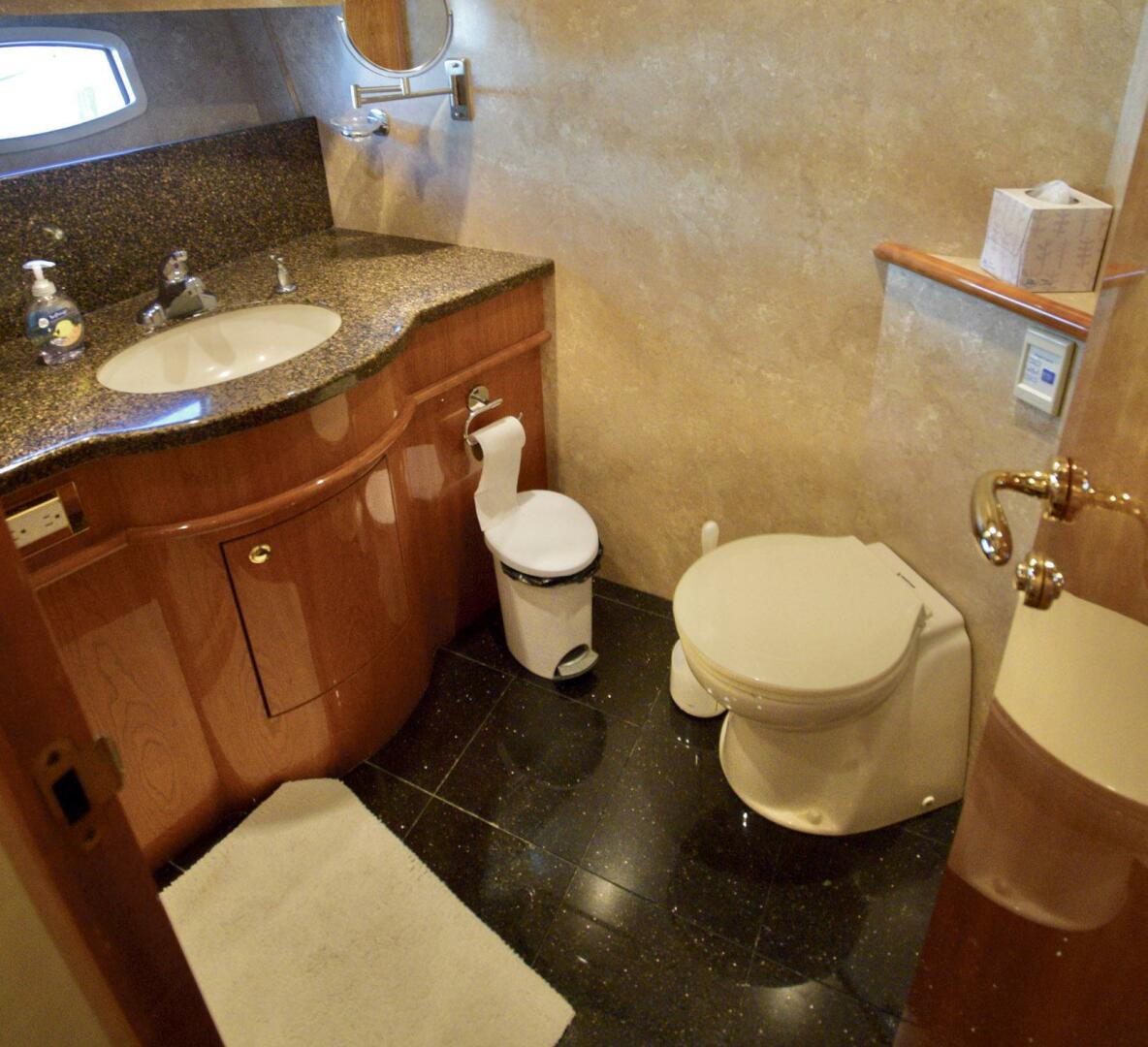 2010 Neptunus MY Flybridge - Image 17