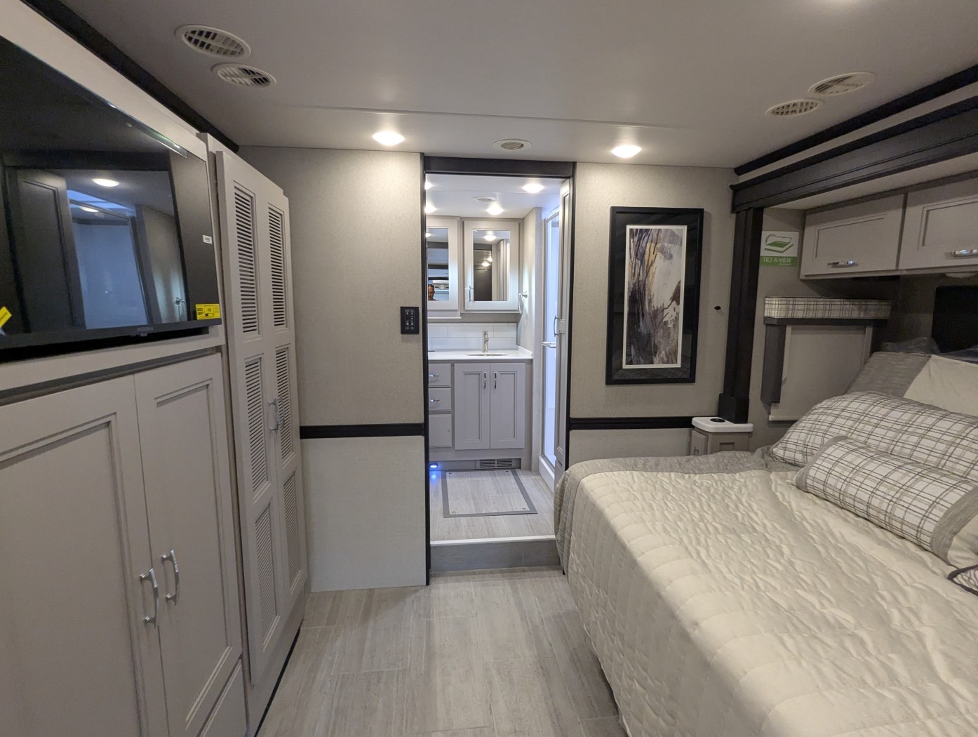 2026 Thor Motor Coach Aria 3901 - Image 26