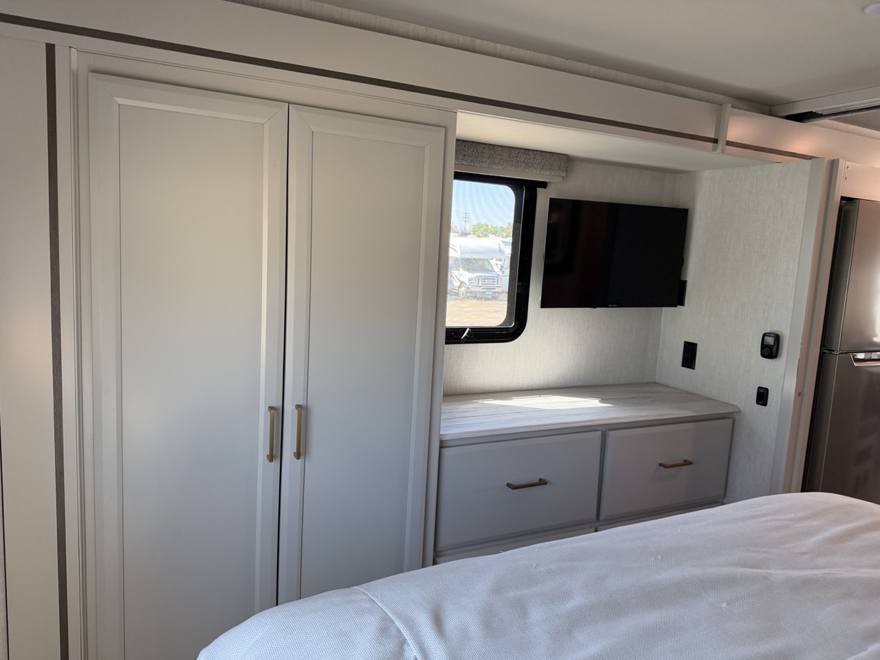2026 Holiday Rambler Admiral 29M - Image 15