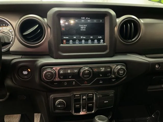 2023 Jeep Gladiator Crew Cab Sport S 4WD - Image 17