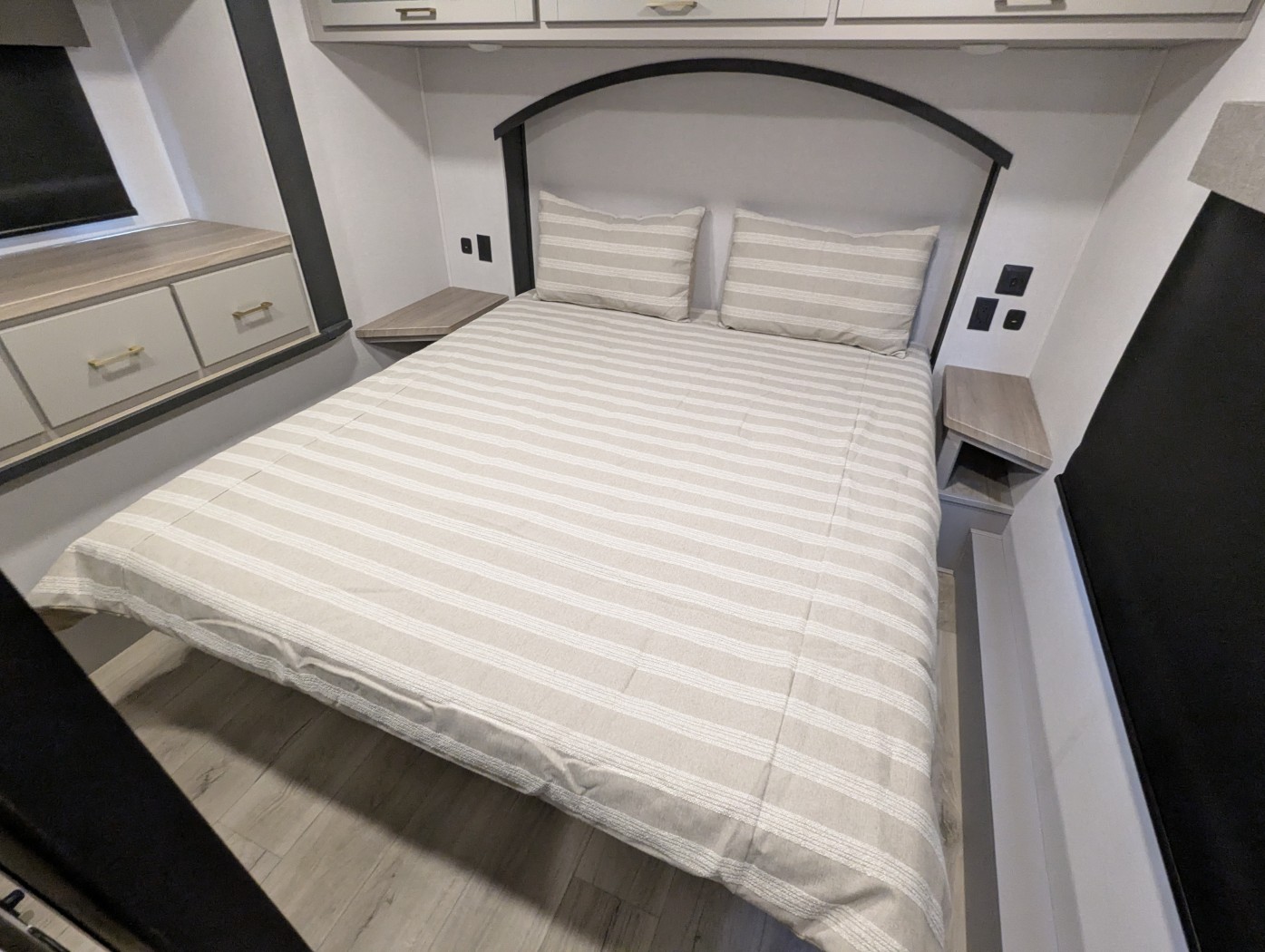 2027 Forest River Stealth 2800 - Image 12