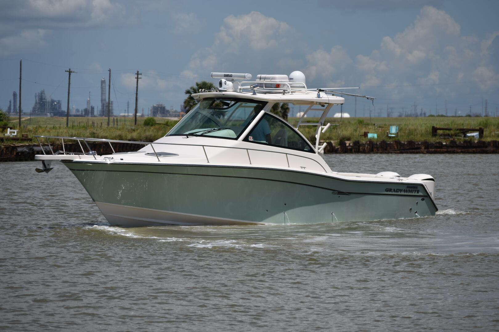 2016 Grady-White 330 Express - Image 64