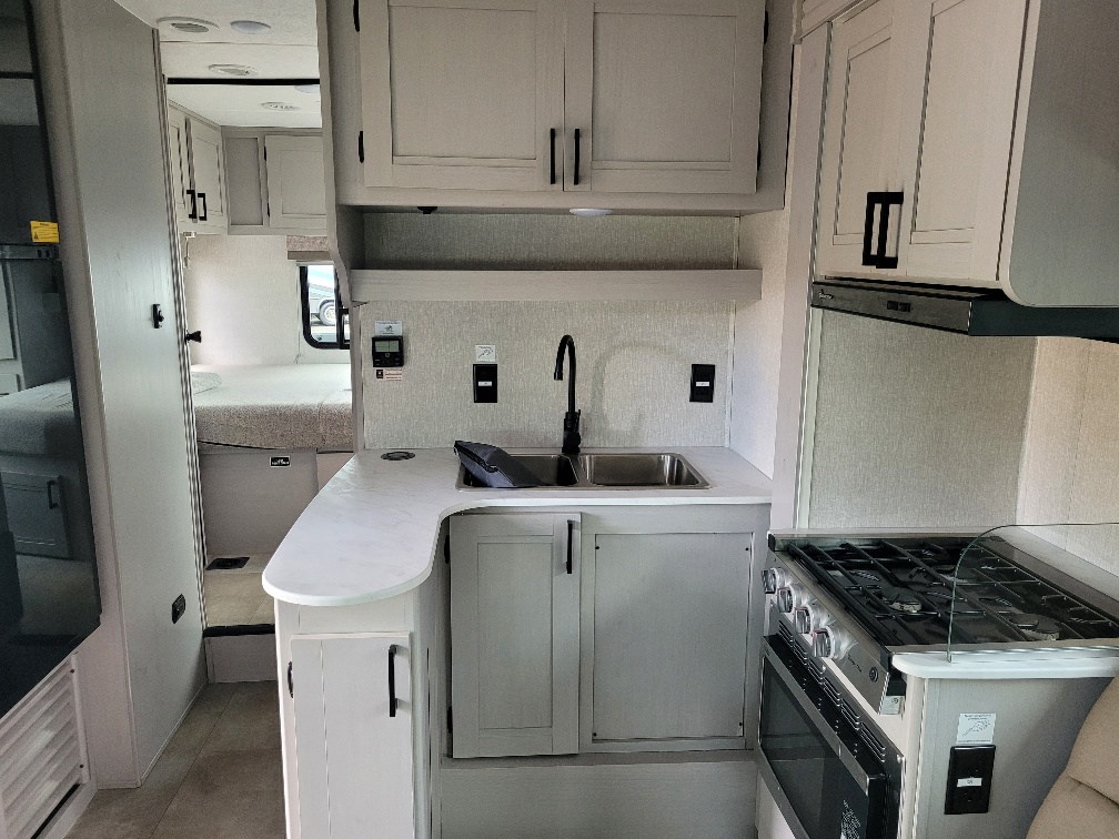 2025 Coachmen Leprechaun 260QB - Ford E-450 - Image 8