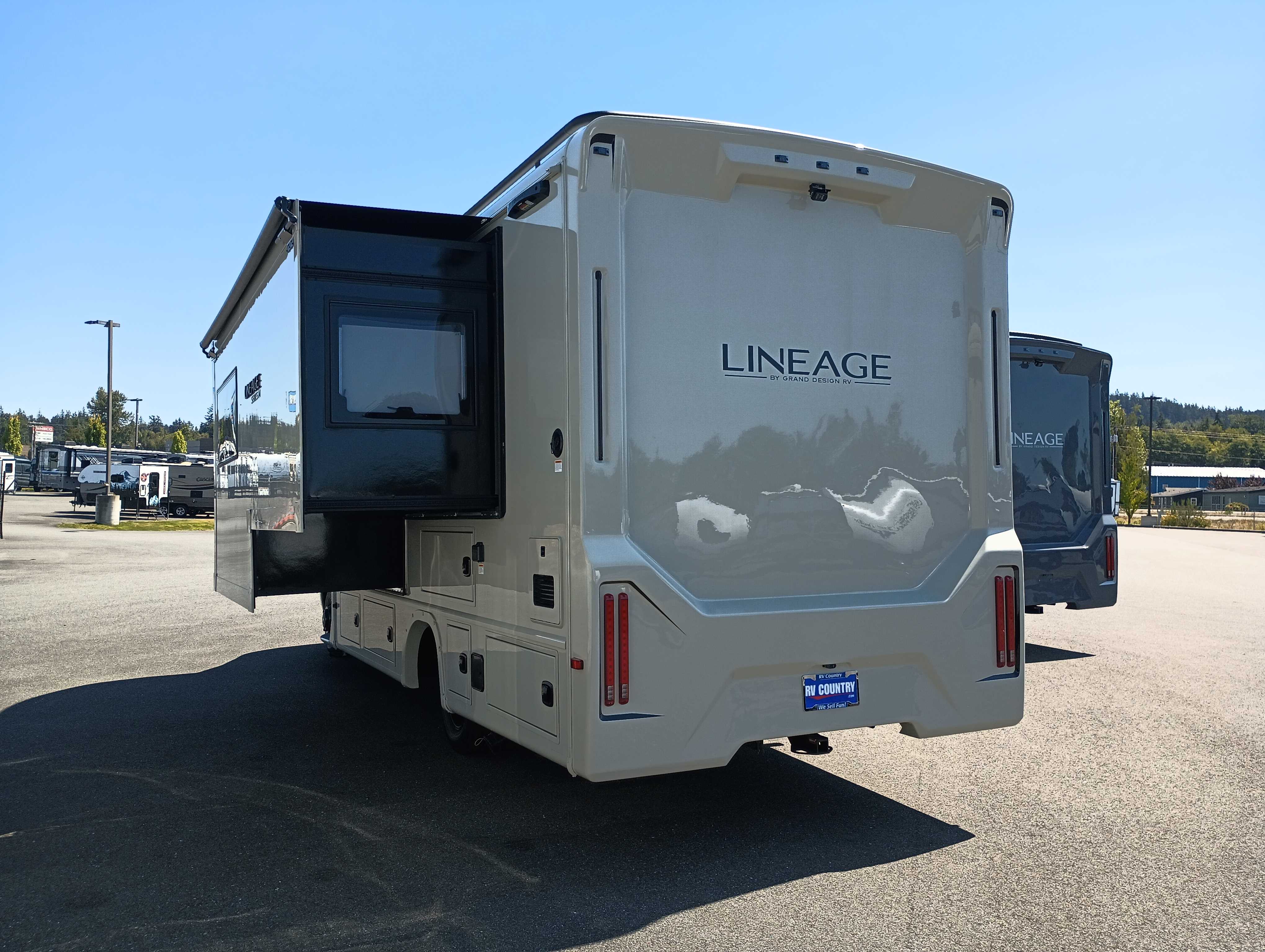 2027 Grand Design Lineage Series M 25FW - Image 3