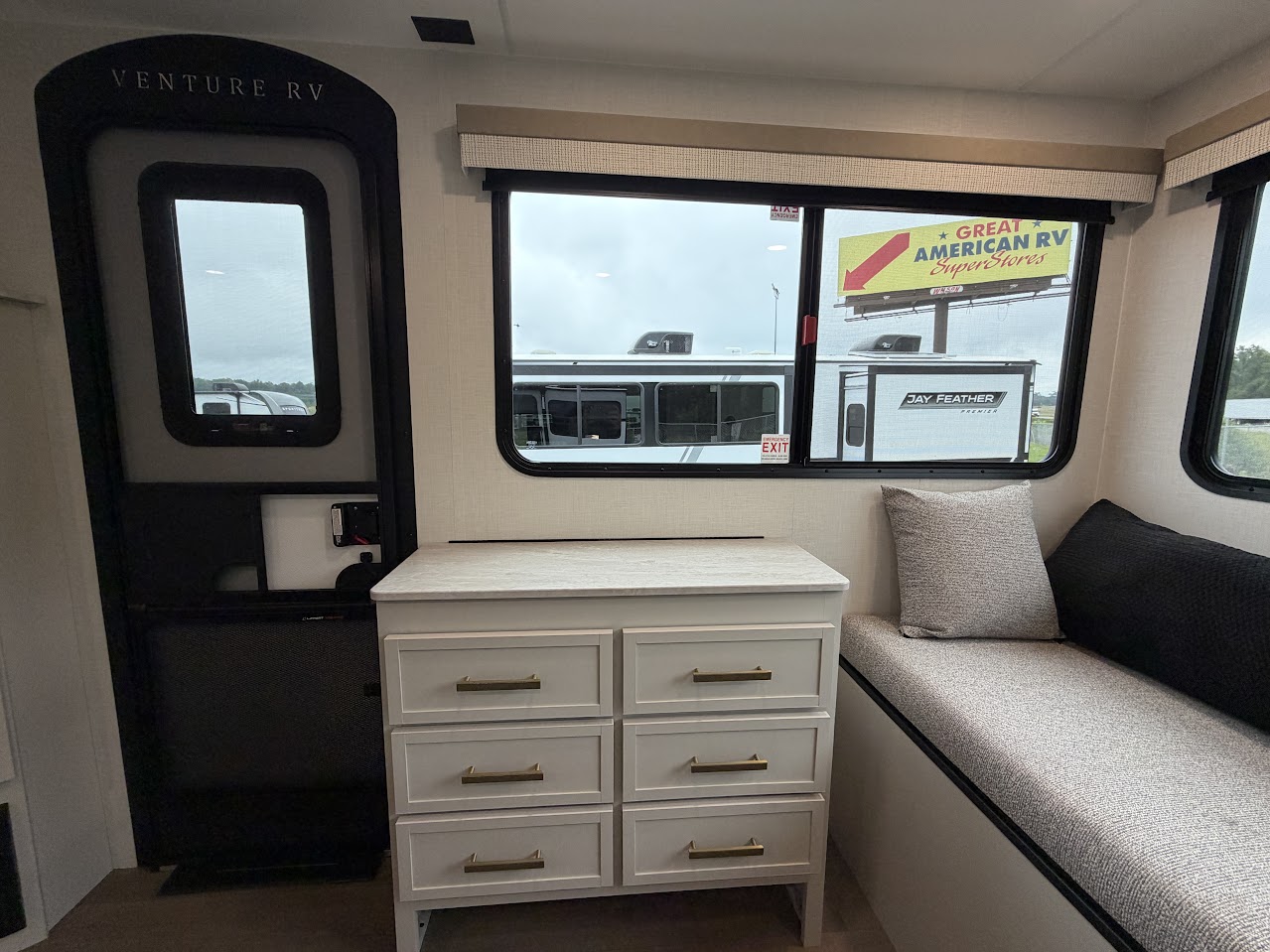 2027 VENTURE RV STRATUS 282VFD - Image 40