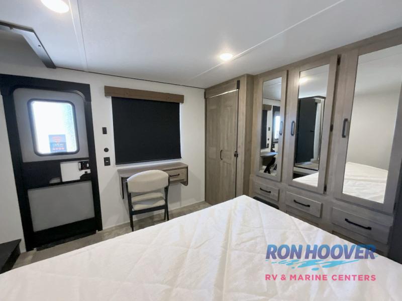 2026 PALOMINO 402LFT - Image 38