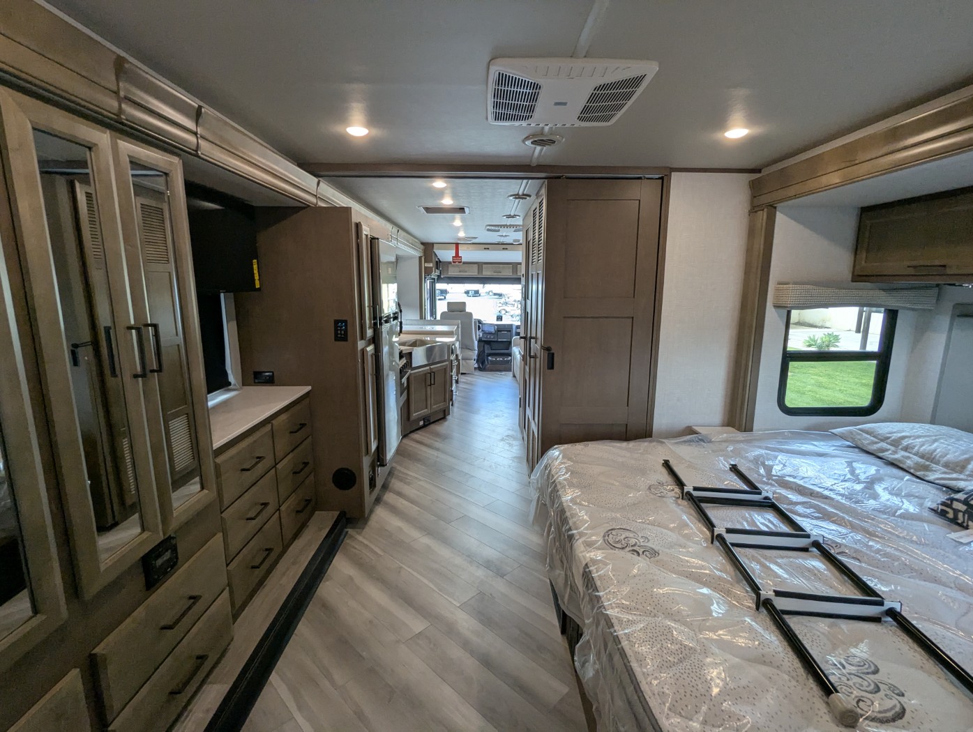 2026 Holiday Rambler Invicta 33HB - Image 30