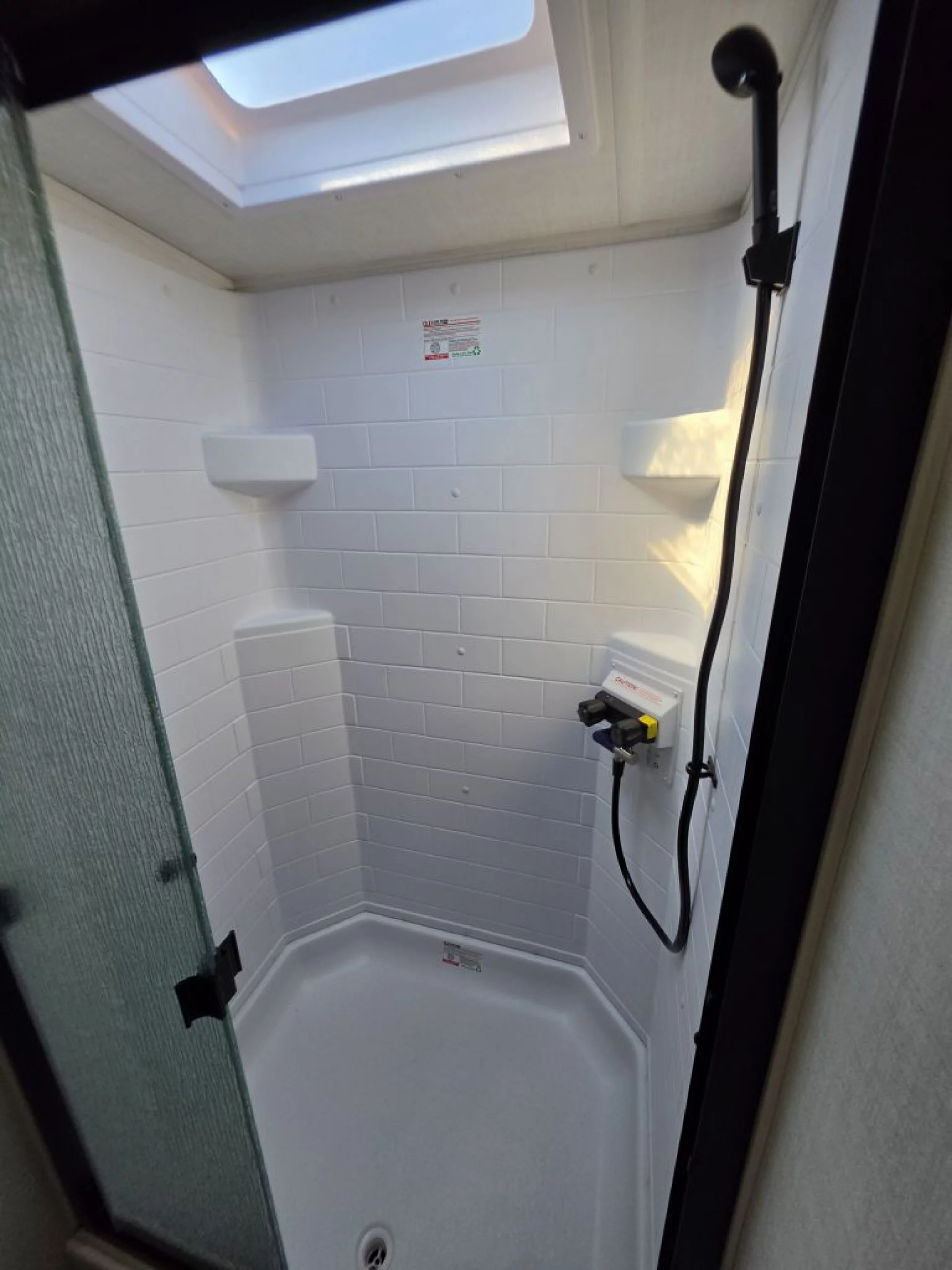 2027 FOREST RIVER ROCKWOOD ULTRA LITE 2618RD - Image 29