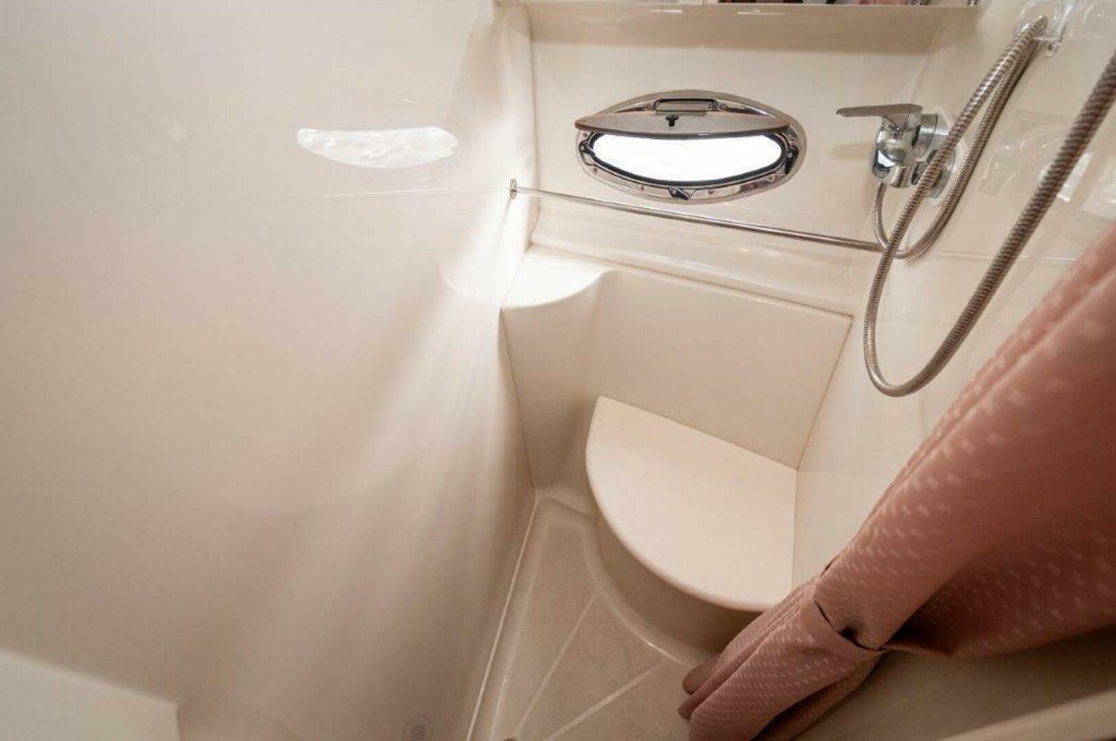 2002 Carver 444 Cockpit Motor Yacht - Image 22