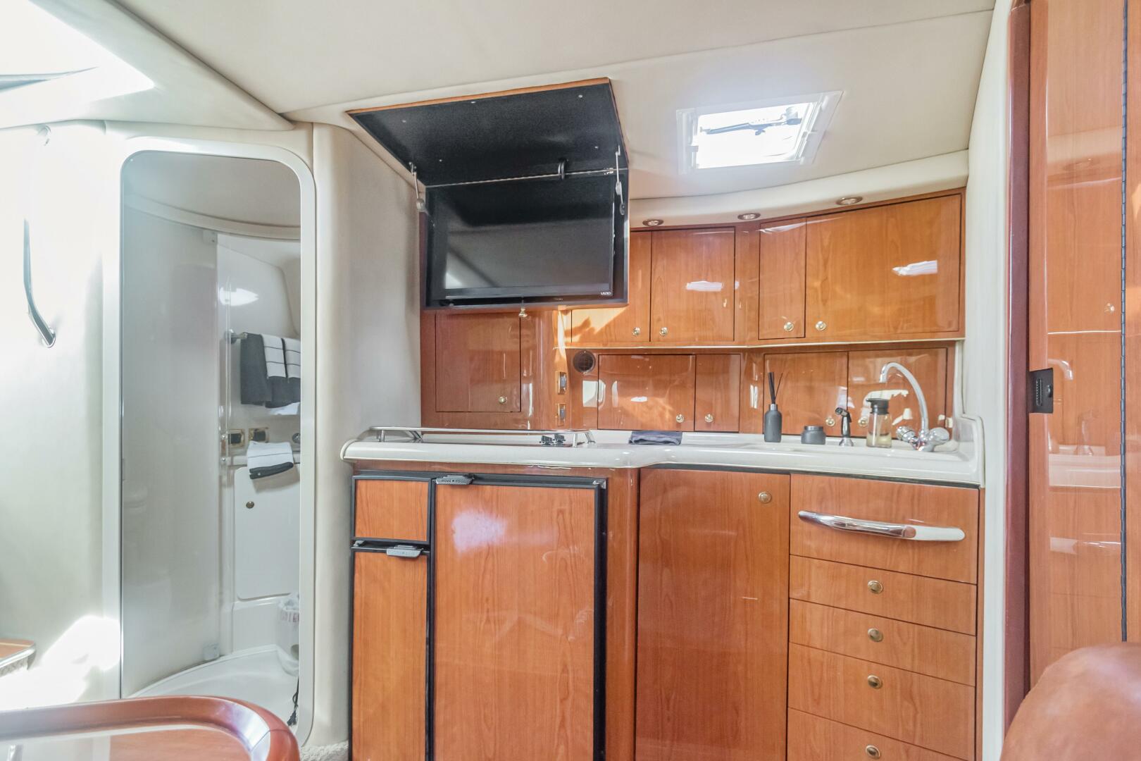 2000 Sea Ray 370 Express Cruiser - Image 16