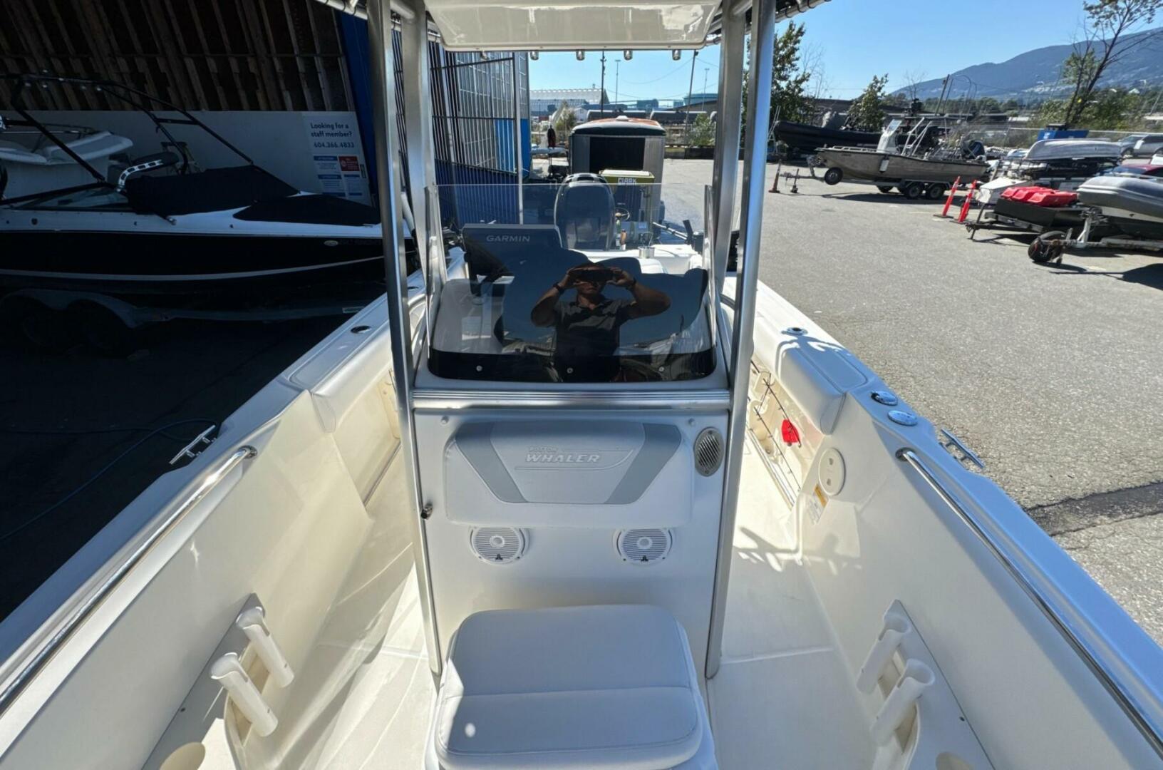 2014 Boston Whaler 220 OUTRAGE Base - Image 15